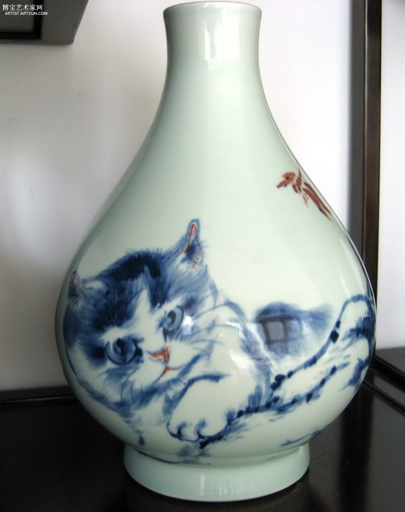 小猫青花瓷瓶