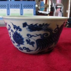青花缠枝凤凰纹碗