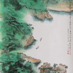 烟山青脉点葱茏