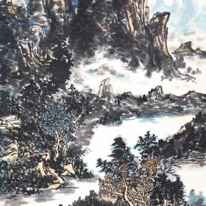 隔岸峰峦过雨新