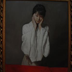 对镜贴花黄