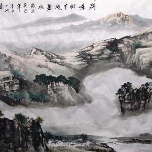群峰脚下绕碧水