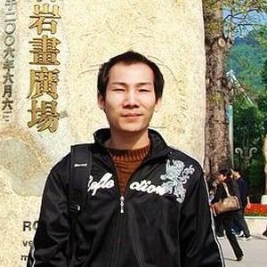 罗伟