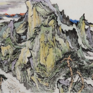 千重山势日边出